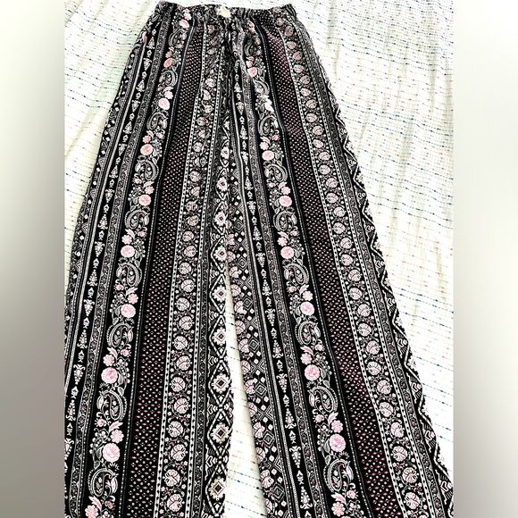 Wide legged pattern pants - Picture 1 of 2